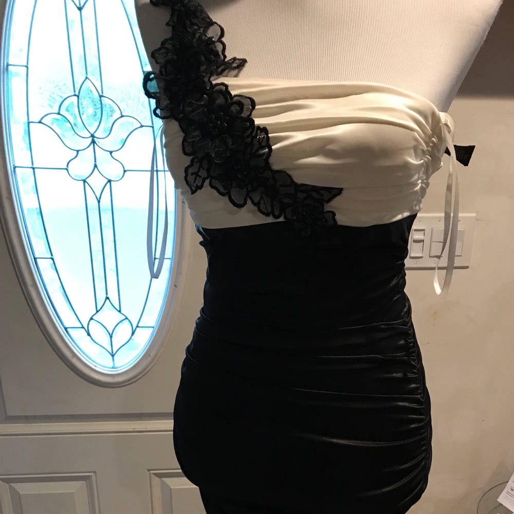 Short one sleeve dress